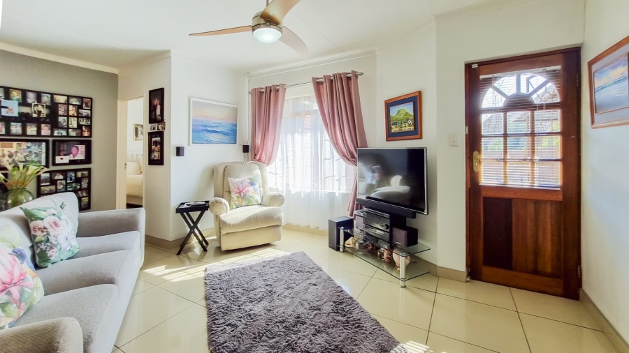 2 Bedroom Property for Sale in Langenhovenpark Free State